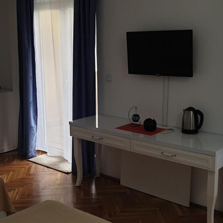 Villa Rihter - Dvokrevetna Soba sa Bračnim Krevetom/Zasebnim Krevetima i Pogledom na Vrt - 1