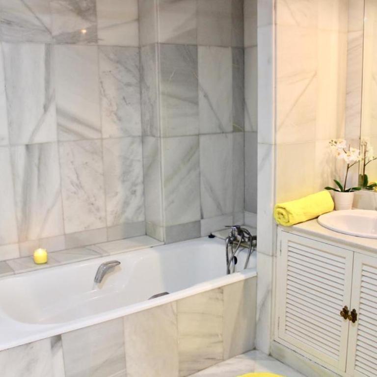 Puerto Banus Beachfront .Gray d´Albion . Amazing location - One-Bedroom Apartment - 8