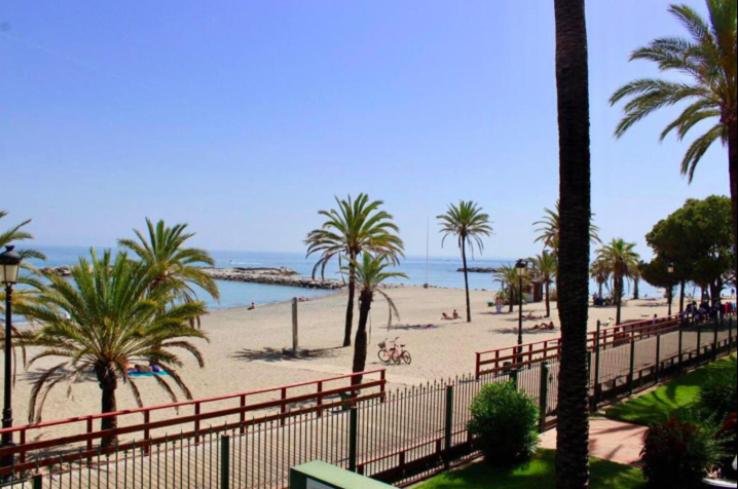 Puerto Banus Beachfront .Gray d´Albion . Amazing location - One-Bedroom Apartment - 12