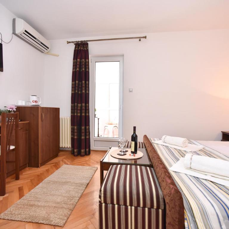 Apartmani Soljaga - Double Room with Balcony - 6