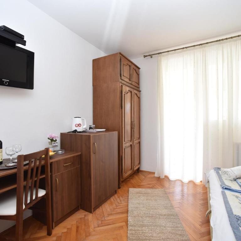 Apartmani Soljaga - Double Room with Balcony - 5