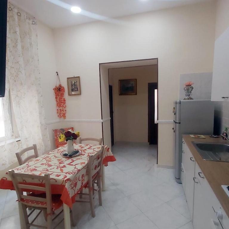 CASA BORBONICA - Appartamento Familiare con 2 Camere da Letto - 11