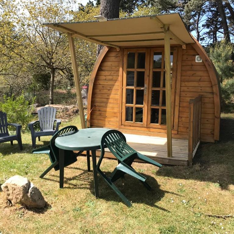 West Camping - Wooden Bungalow with Patio - No Bathroom and No Toilet - 9