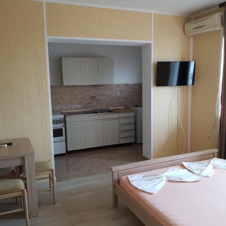 Apartments Popovic - Studio Apartment with Balcony and Sea View - 2
