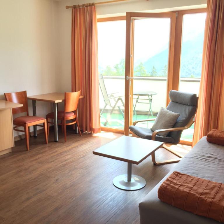 Apart Hotel Neier - Four-Bedroom Apartment with Balcony - 11