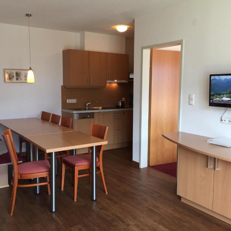 Apart Hotel Neier - Four-Bedroom Apartment with Balcony - 10