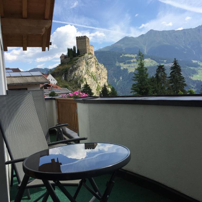 Apart Hotel Neier - Four-Bedroom Apartment with Balcony - 12