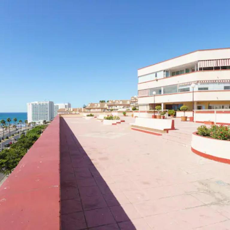 Chic Beachfront Flat with Amazing Sea Views and Private Indoor Parking - Apartment with Sea View - 45
