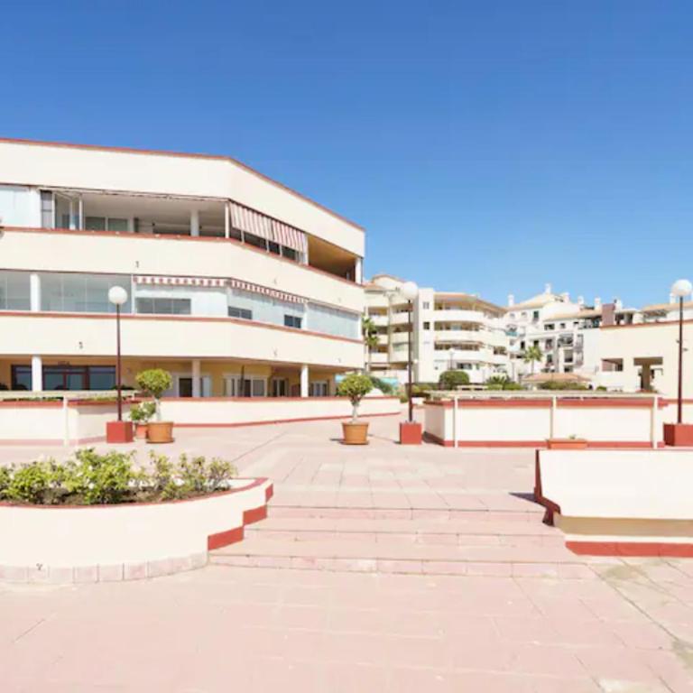 Chic Beachfront Flat with Amazing Sea Views and Private Indoor Parking - Apartment with Sea View - 44