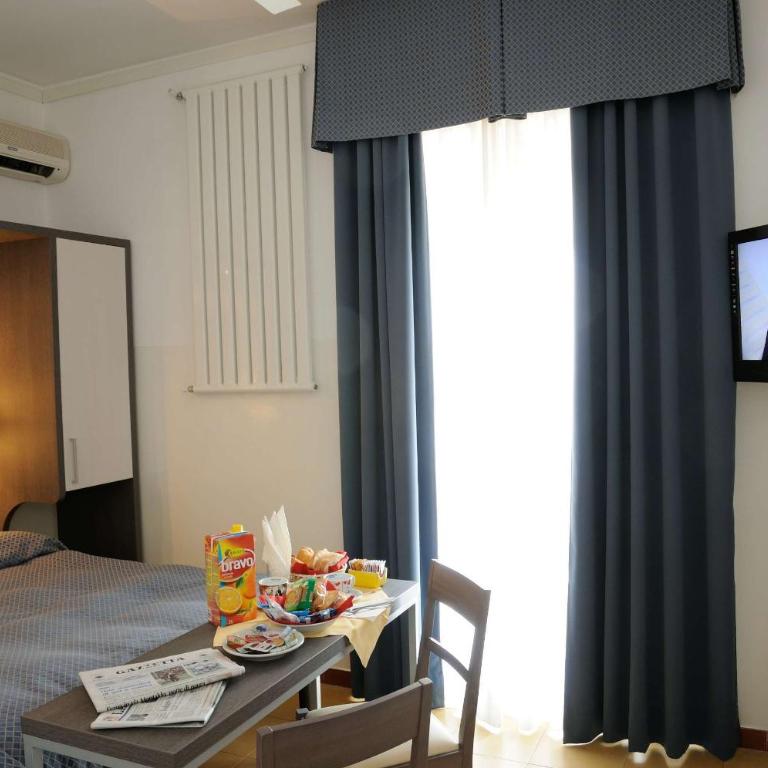 Hotel Puntabella - Camera Matrimoniale/Doppia con Letti Singoli con Vista Mare - 2