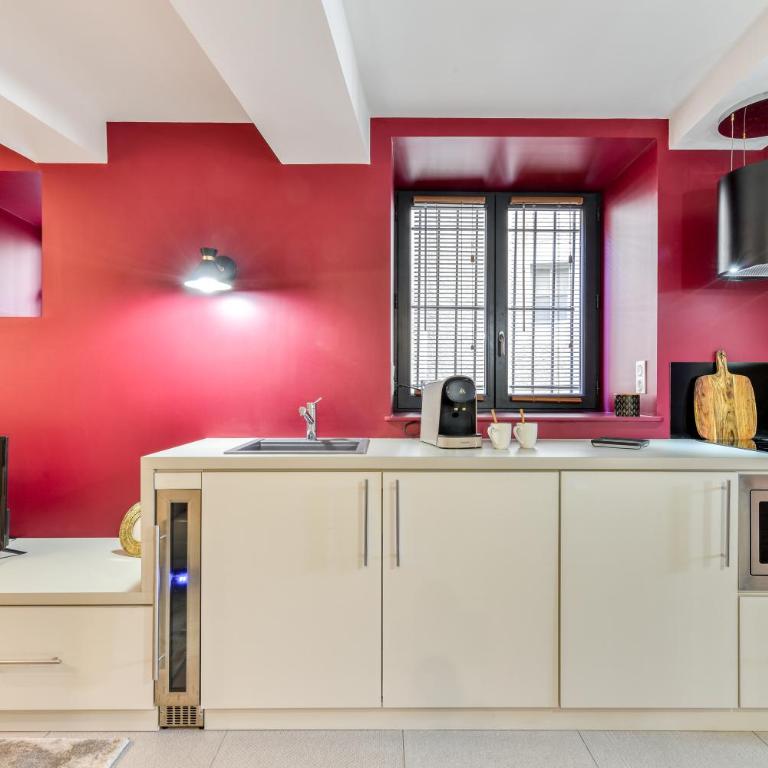 Les Gîtes de Laure - O Lit Divin, Instant de volupté, BALNEO SAUNA, Climatisation, 160m de la Cité Médiévale - Superior Apartment mit Sauna - 20