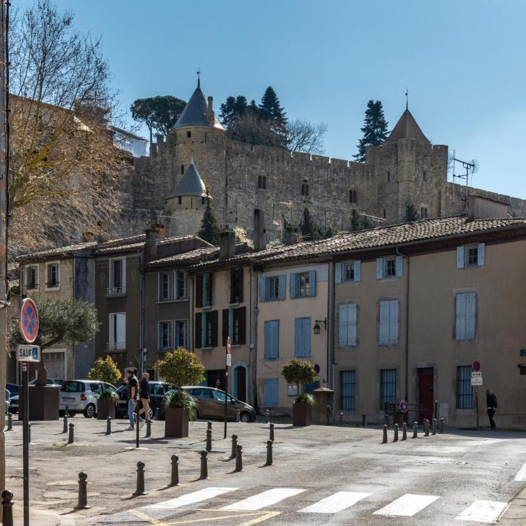Les Gîtes de Laure - O Lit Divin, Instant de volupté, BALNEO SAUNA, Climatisation, 160m de la Cité Médiévale - Superior Apartment mit Sauna - 25
