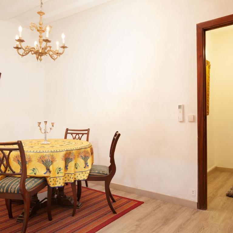 Esquirol - Two-Bedroom Apartment - 12