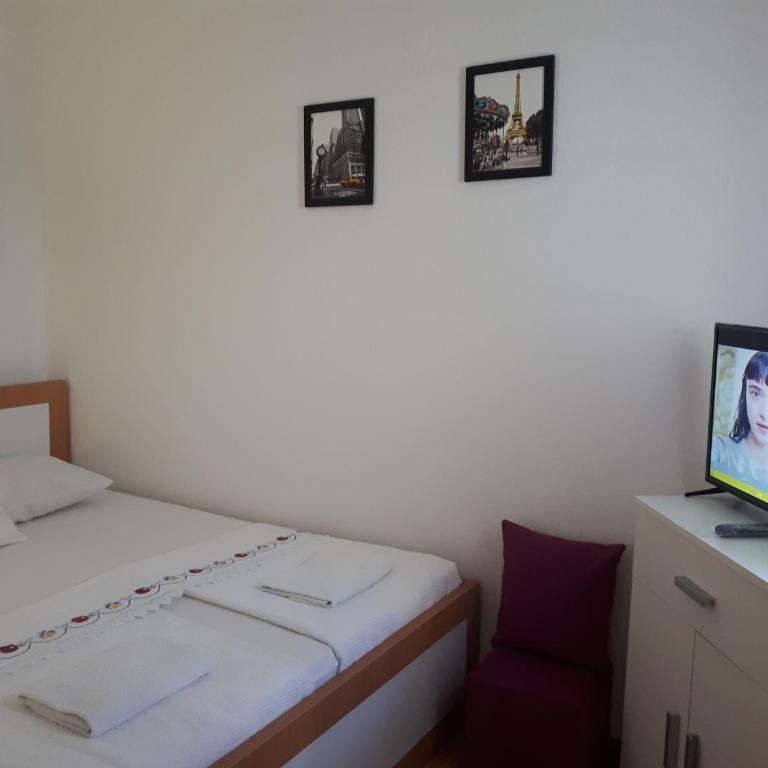 Hostel Miran Mostar - Standard Double Room with Shared Bathroom - 2