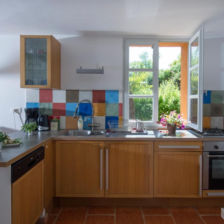House With Garden And Sea View - Ferienhaus - 12