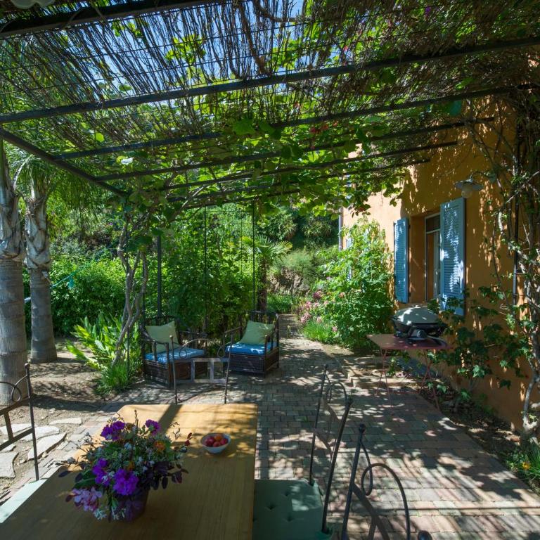 House With Garden And Sea View - Ferienhaus - 9