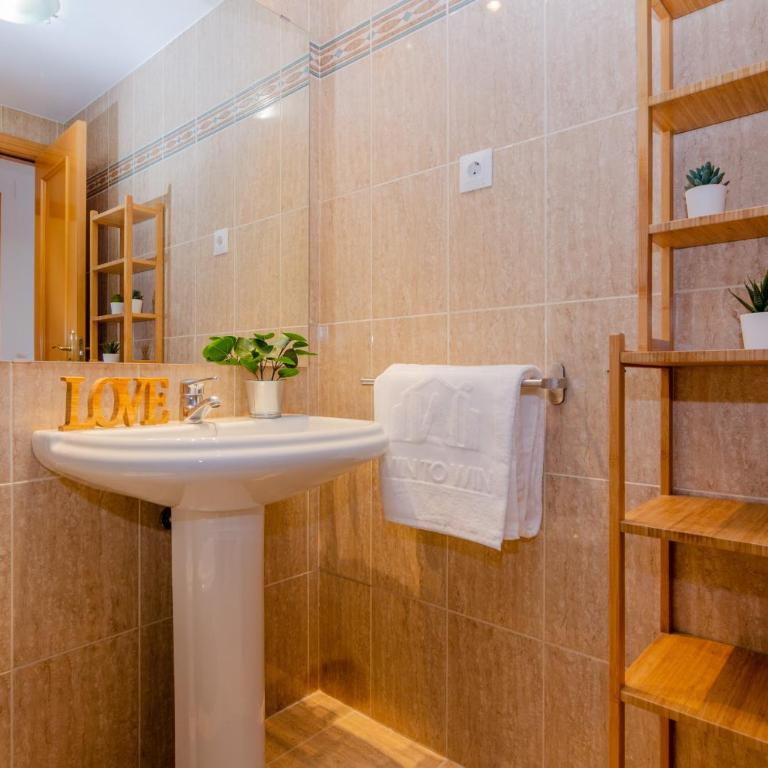 WintowinRentals Teatinos, Metro, Free Parking & Pool. - Apartment - 21
