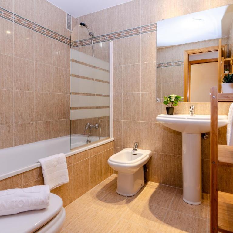 WintowinRentals Teatinos, Metro, Free Parking & Pool. - Apartment - 20