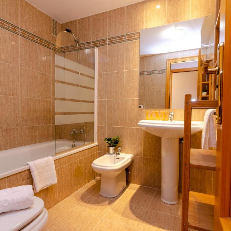 WintowinRentals Teatinos, Metro, Free Parking & Pool. - Apartment - 22