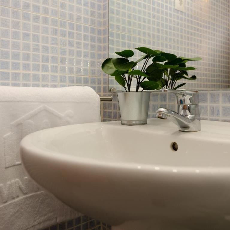 WintowinRentals Teatinos, Metro, Free Parking & Pool. - Apartment - 24