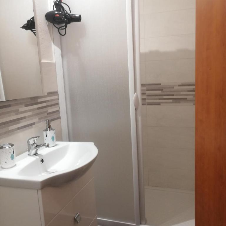 Villa Patrizia - Camera Matrimoniale con Bagno Privato - 8