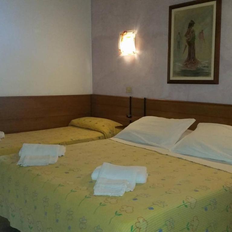 Hotel Pecci - Camera Tripla Basic - 2