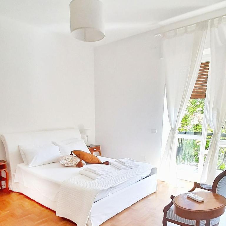 Elicriso Suites - King Suite with Balcony - 11