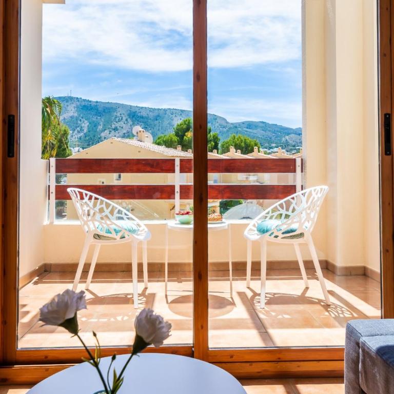 Renteando Albir Apartments - One-Bedroom Apartment with Balcony and Mountain View - 1