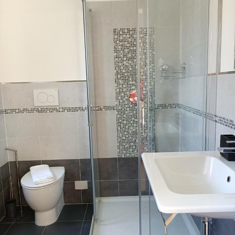 SunnyCornerinRHome - Camera Matrimoniale con Bagno Privato - 10