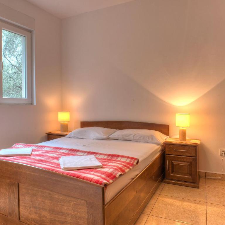 Guest House Maslina - One-Bedroom Apartment with Balcony - 4
