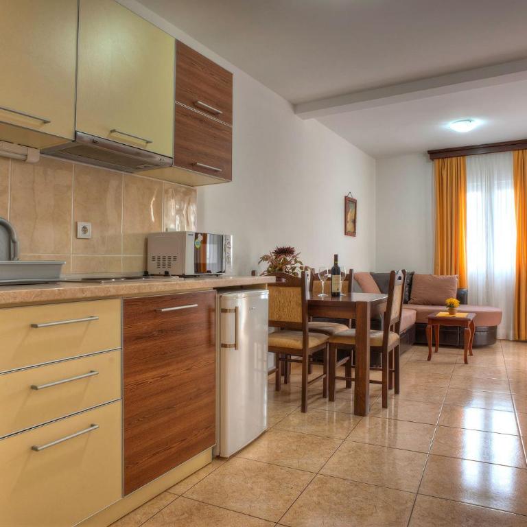 Guest House Maslina - One-Bedroom Apartment with Balcony - 7