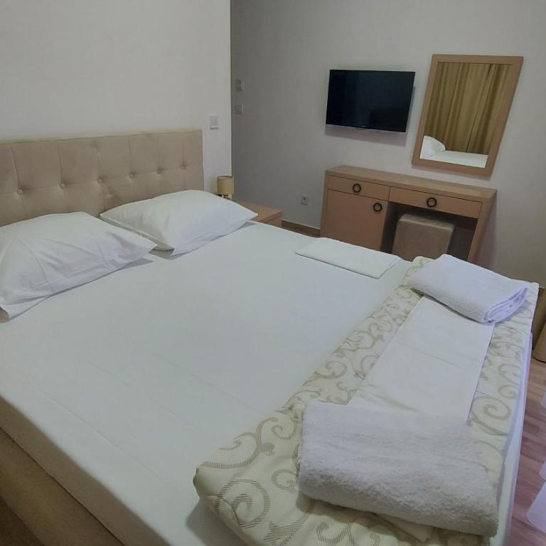 Hotel Kaligrosh - Deluks Dvokrevetna Soba sa Bračnim Krevetom - 5