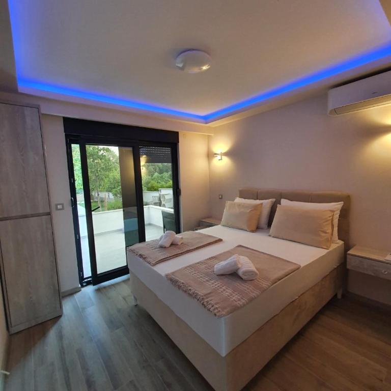 Luxury Villa Magic - Apartment with Pool View - 5