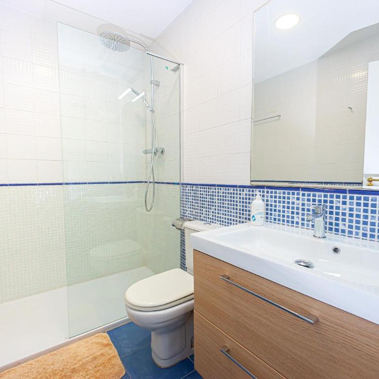 Las Palmeras Beach with Community Pool - Three-Bedroom Apartment - 13