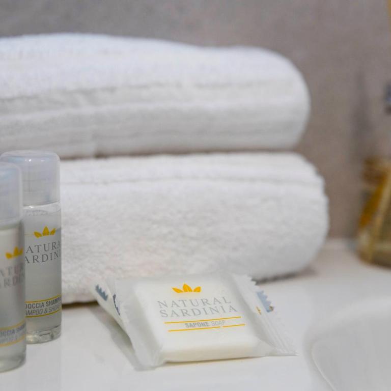 Villa Curiazzi Guesthouse Viale la Pelosa 16 - Camera Matrimoniale Deluxe con 1 Letto Supplementare - 7