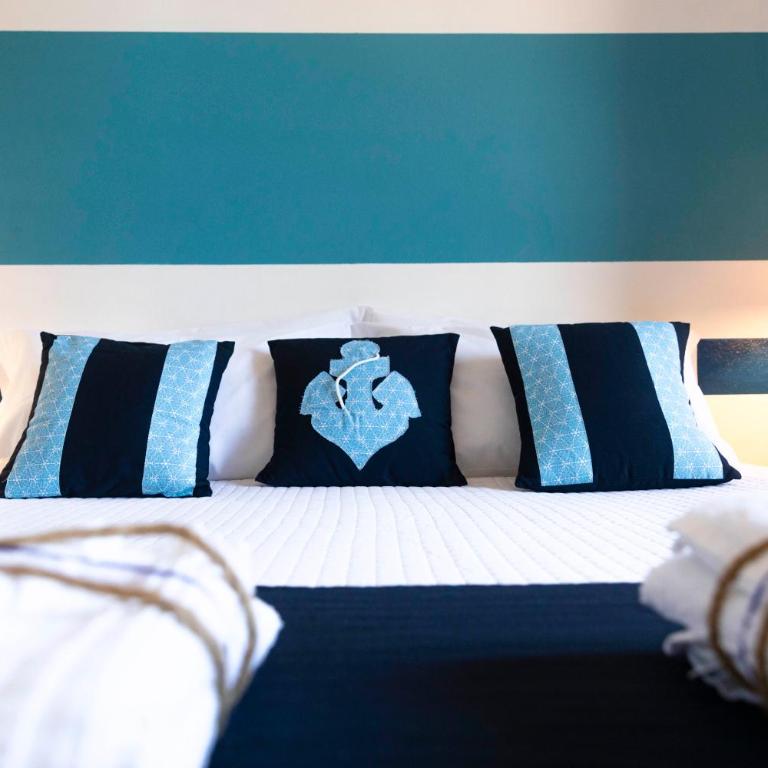 Villa Curiazzi Guesthouse Viale la Pelosa 16 - Camera Matrimoniale Deluxe con 1 Letto Supplementare - 6