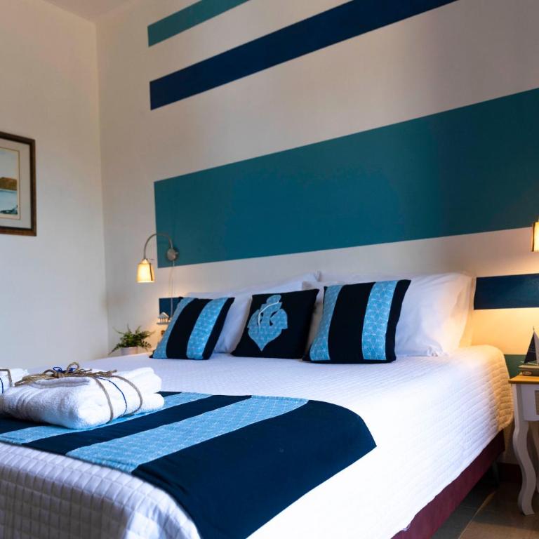 Villa Curiazzi Guesthouse Viale la Pelosa 16 - Camera Matrimoniale Deluxe con 1 Letto Supplementare - 17