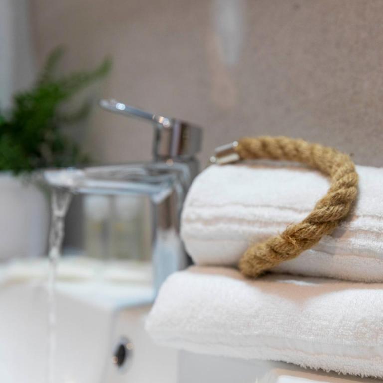 Villa Curiazzi Guesthouse Viale la Pelosa 16 - Camera Matrimoniale Deluxe con 1 Letto Supplementare - 3