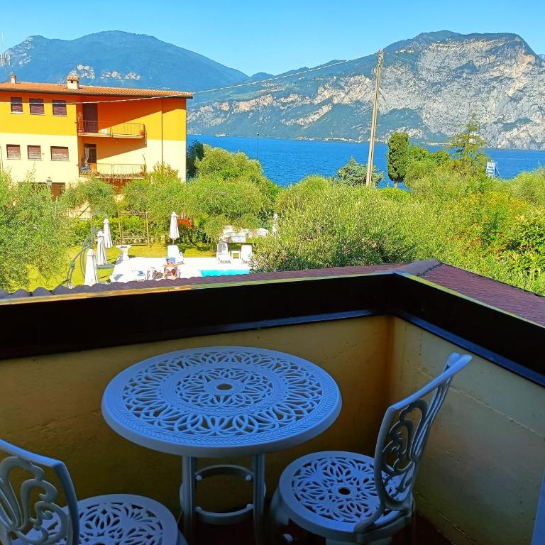 Hotel Villa Isabella - Camera Matrimoniale Superior con Balcone e Vista Lago - 1