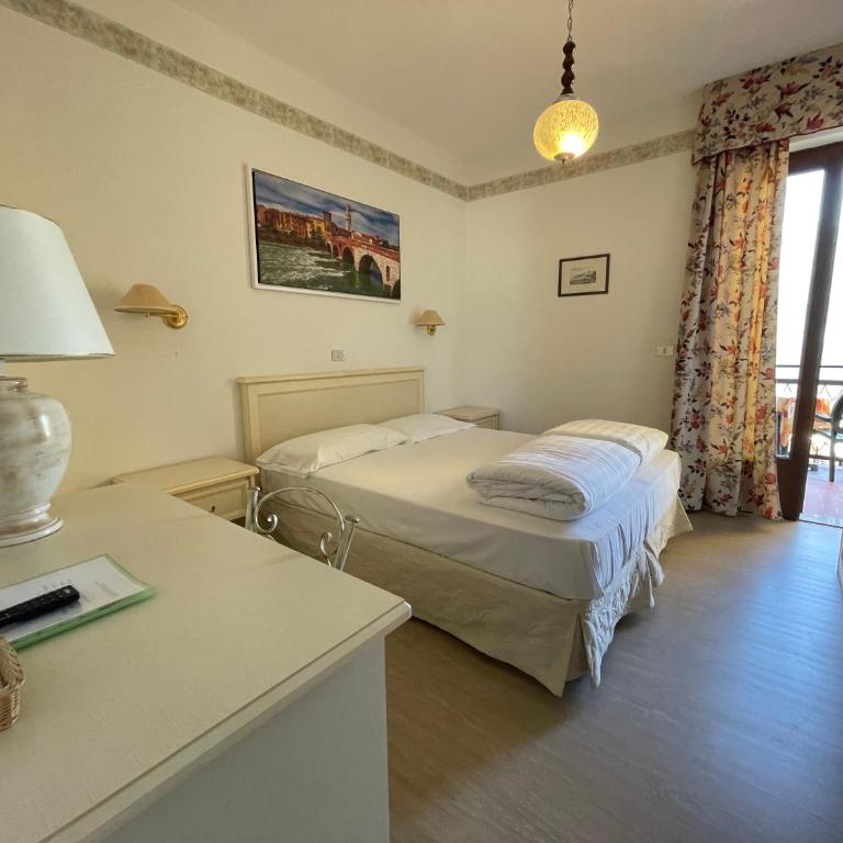 Hotel Rabay - Habitación Doble con vistas al lago - 1 o 2 camas - 4
