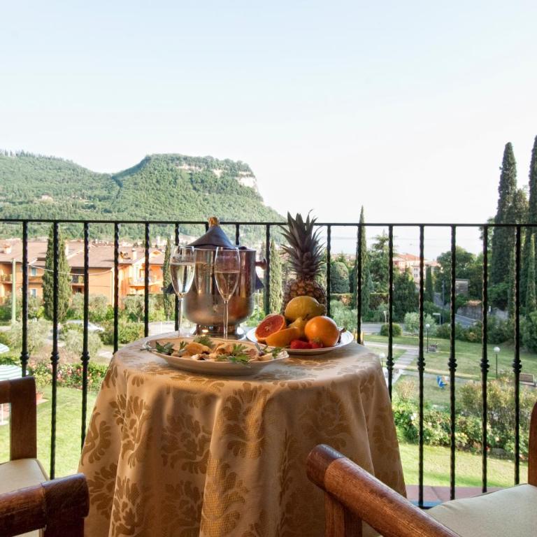 Villa Madrina Lovely and Dynamic Hotel - Superior Double Room with Balcony - 7
