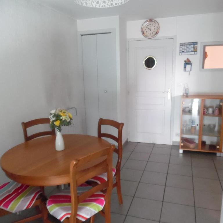 APPARTEMENT AVEC PISCINE - Appartement - Vue sur Piscine - 5