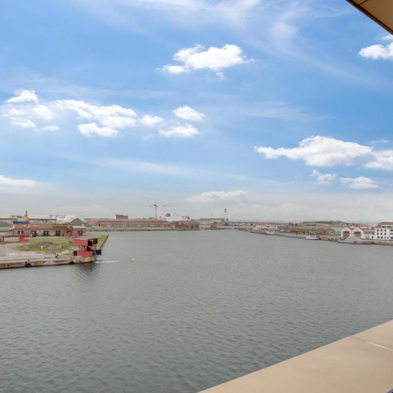 All Suites Appart Hôtel - Dunkerque Centre - Studio Supérieur (Lit Double) - Vue sur Bassin - 1