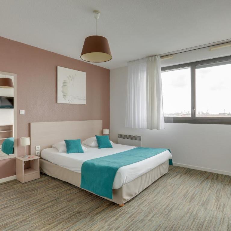 All Suites Appart Hôtel - Dunkerque Centre - Studio Supérieur (Lit Double) - Vue sur Bassin - 3