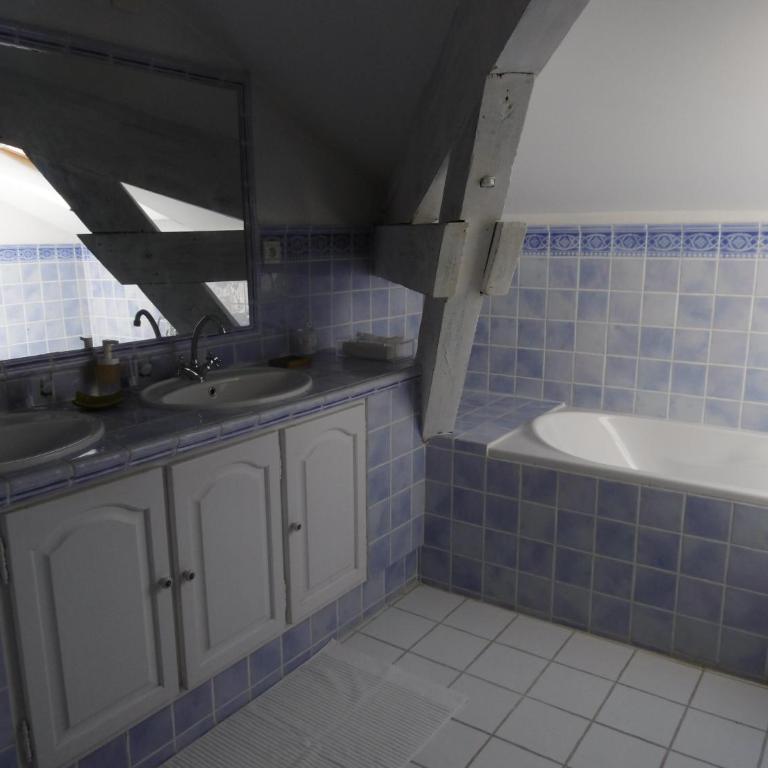 Cottage Massanet - Chambre Triple - Vue sur la Piscine - 7