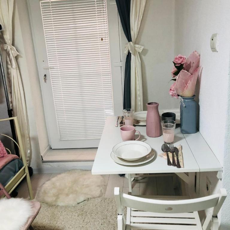Apartman Indira - Dvokrevetna Soba sa Bračnim Krevetom - 8