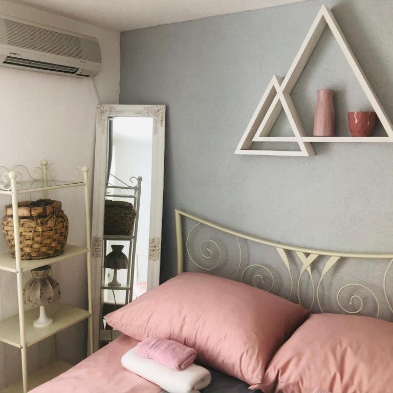 Apartman Indira - Dvokrevetna Soba sa Bračnim Krevetom - 12
