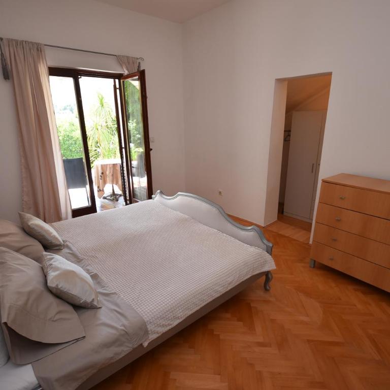 Apartman Taraca Villa Knezevic - One-Bedroom Apartment with Garden View - 7