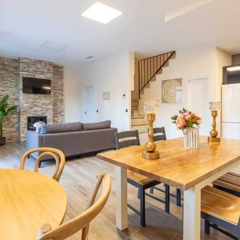 Duplex de lujo en la playa , jacuzzy, piscina, chimenea y padel - Maisonette-Apartment - 97