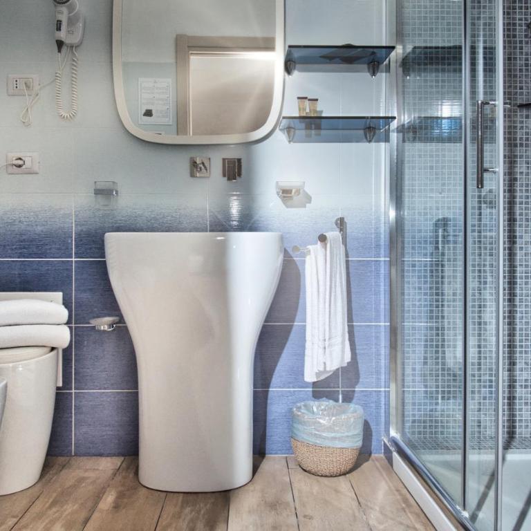Smart Suite & Apartments - Camera Matrimoniale Comfort - 3